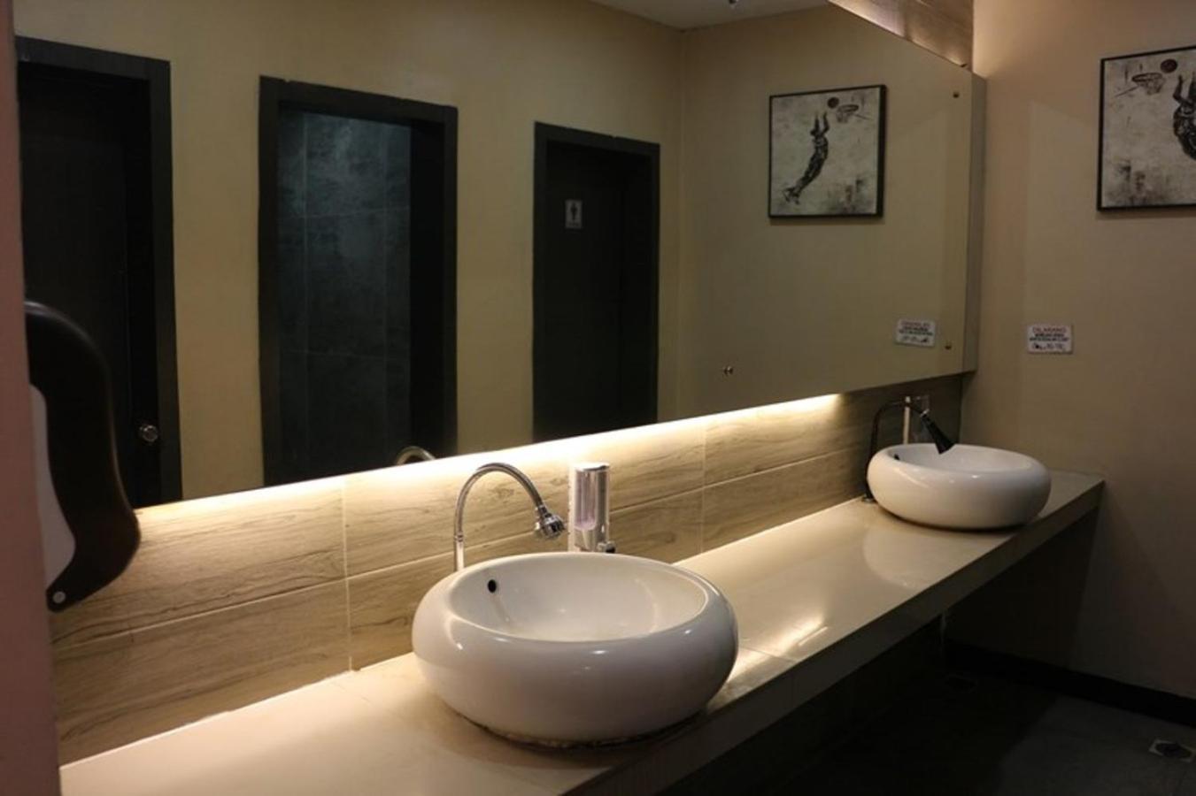 Crew Express Hotel Lubukpakam Exteriör bild